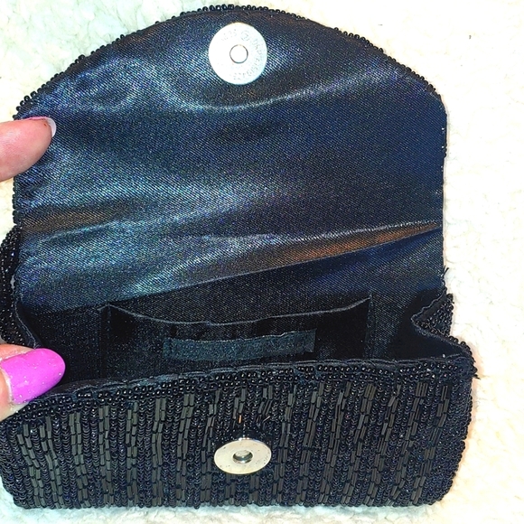 BIJOUX TERNER Black Beaded Wristlet Clutch with Snap Closure - Picture 3 of 3